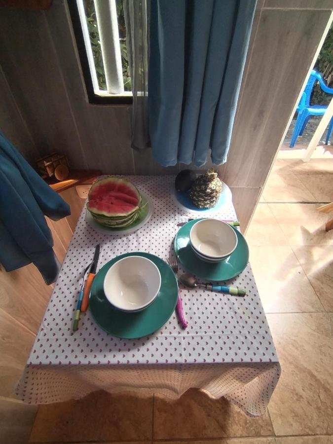 Chambre Independante Chez L'Habitant 帕里塔 外观 照片